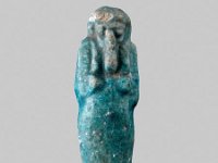 Aeg F 159  Aeg F 159, Spätzeit, Uschebti, Blaue Fayence, H 8,4 cm, B 2,5 cm, T 2,1 cm : Bestandskatalog Ägypten, Museumsfoto: Claus Cordes